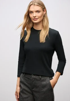 Basic Turtleneck Shirt