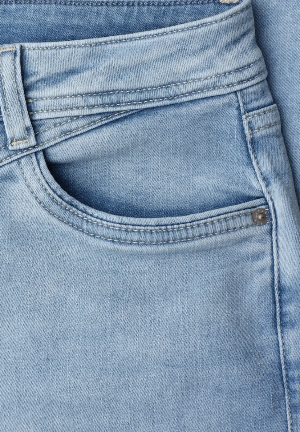 Bermuda coupe slim avec revers
