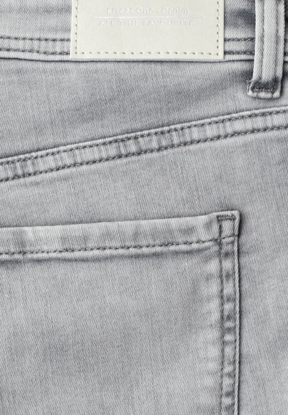 Bermuda slim à revers