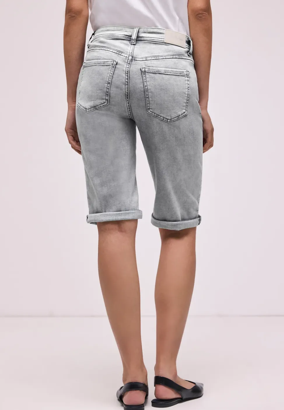 Bermuda slim à revers