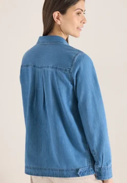 Blouse à col chemise, look denim