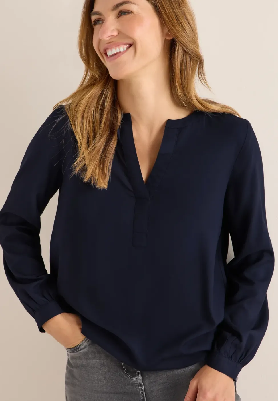 Blouse à col fendu