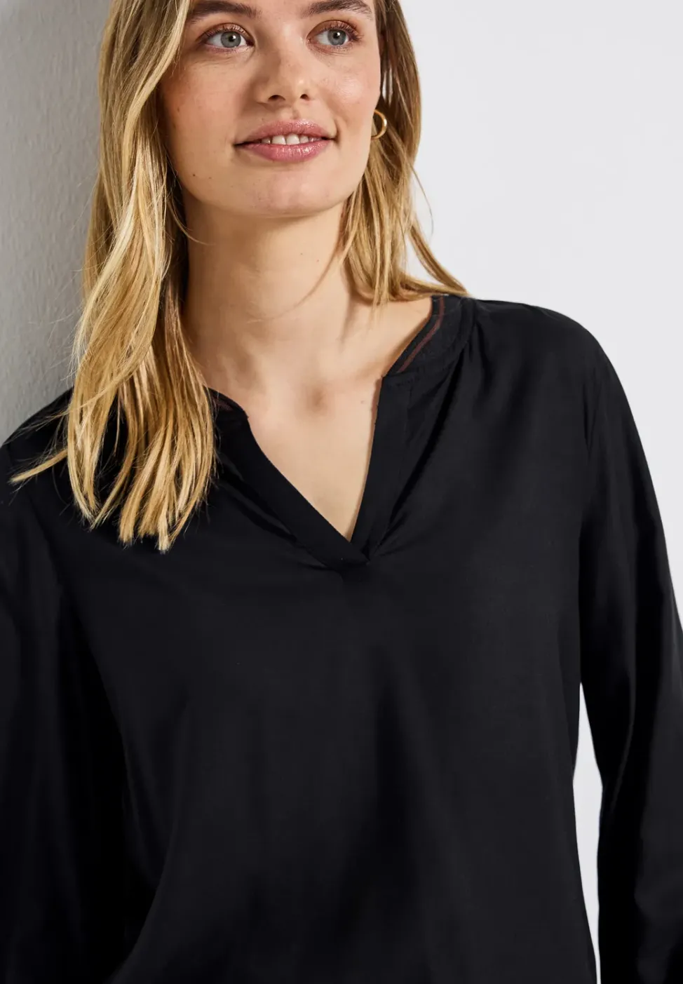 Blouse à col fendu avec bande