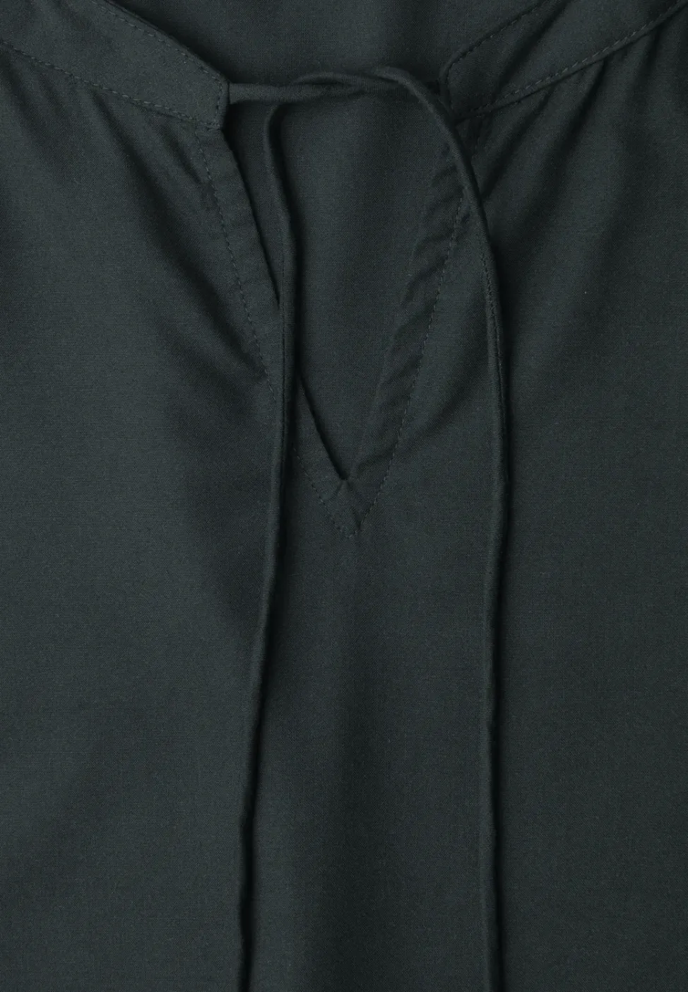 Blouse à col fendu avec détail smocké
