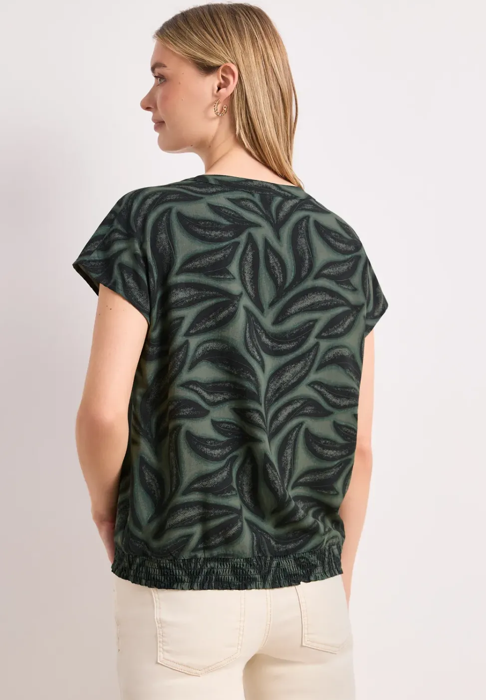 Blouse à col fendu avec détail smocké