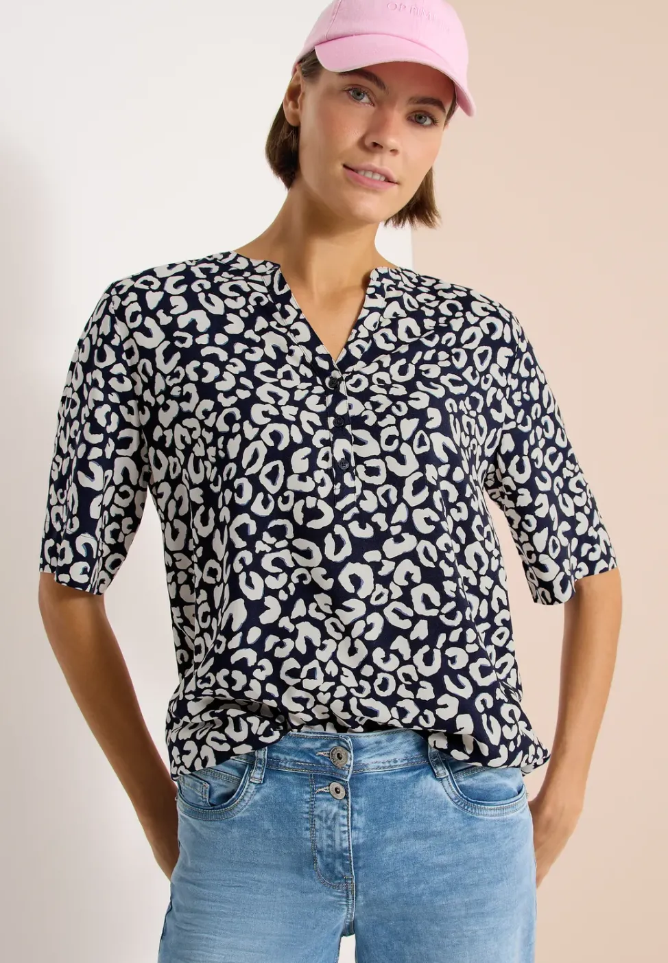 Blouse à col fendu avec motif léopard