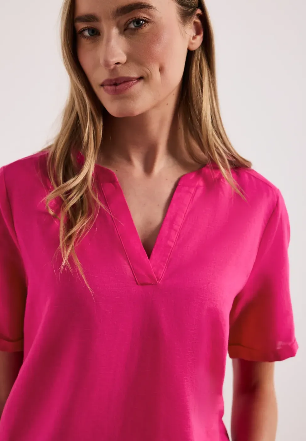Blouse à col fendu en lin mélangé