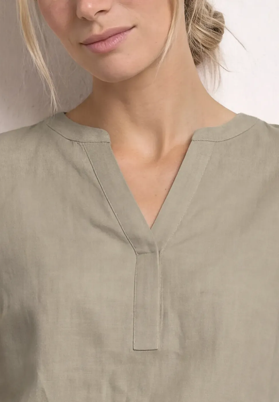 Blouse à col fendu en lin mélangé