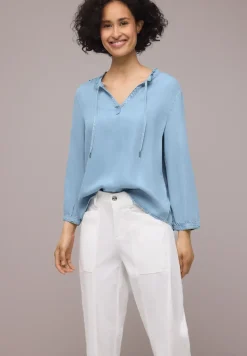Blouse à manches 3/4 avec col fendu dans un look denim
