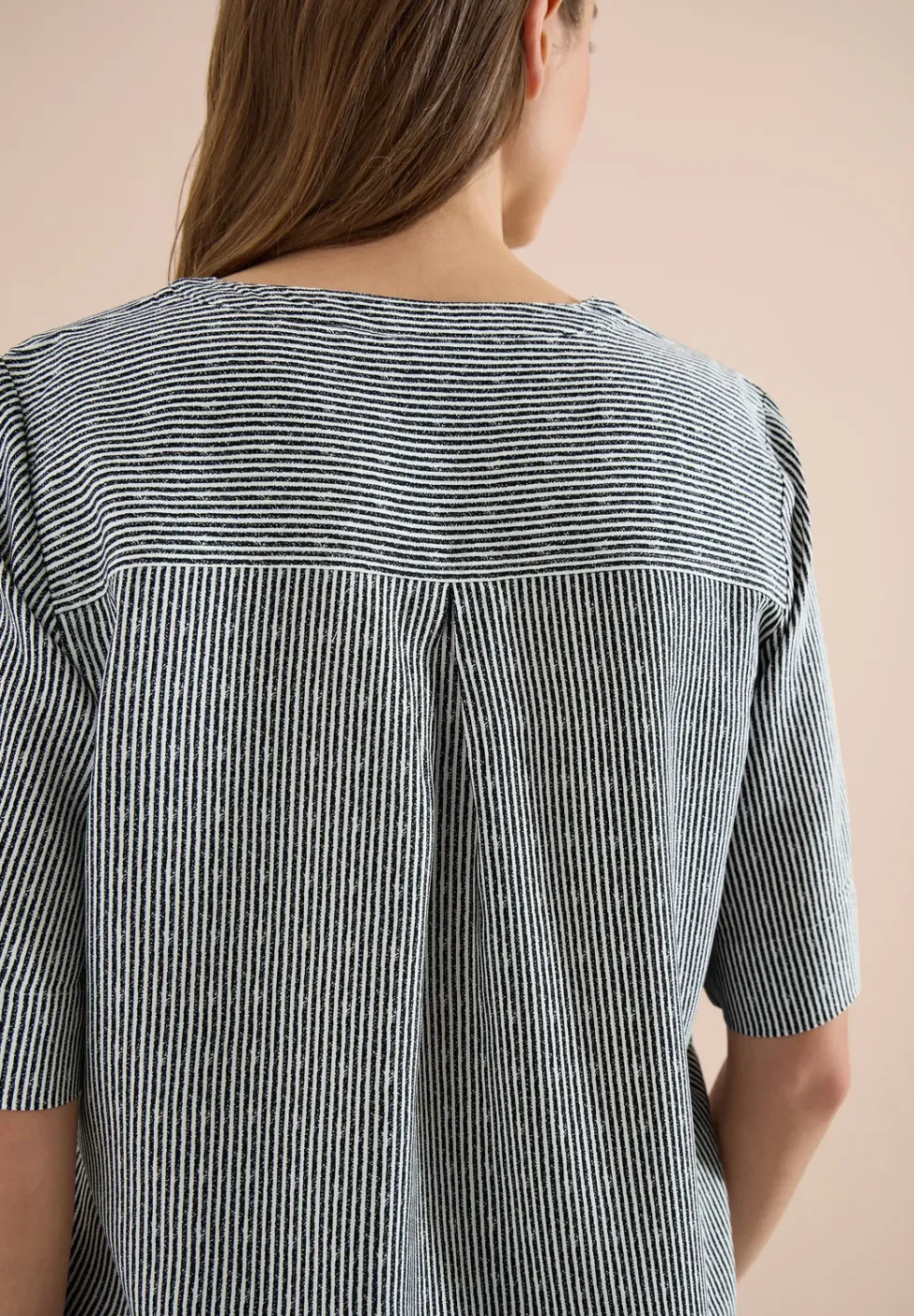 Blouse à manches courtes avec col fendu et rayures