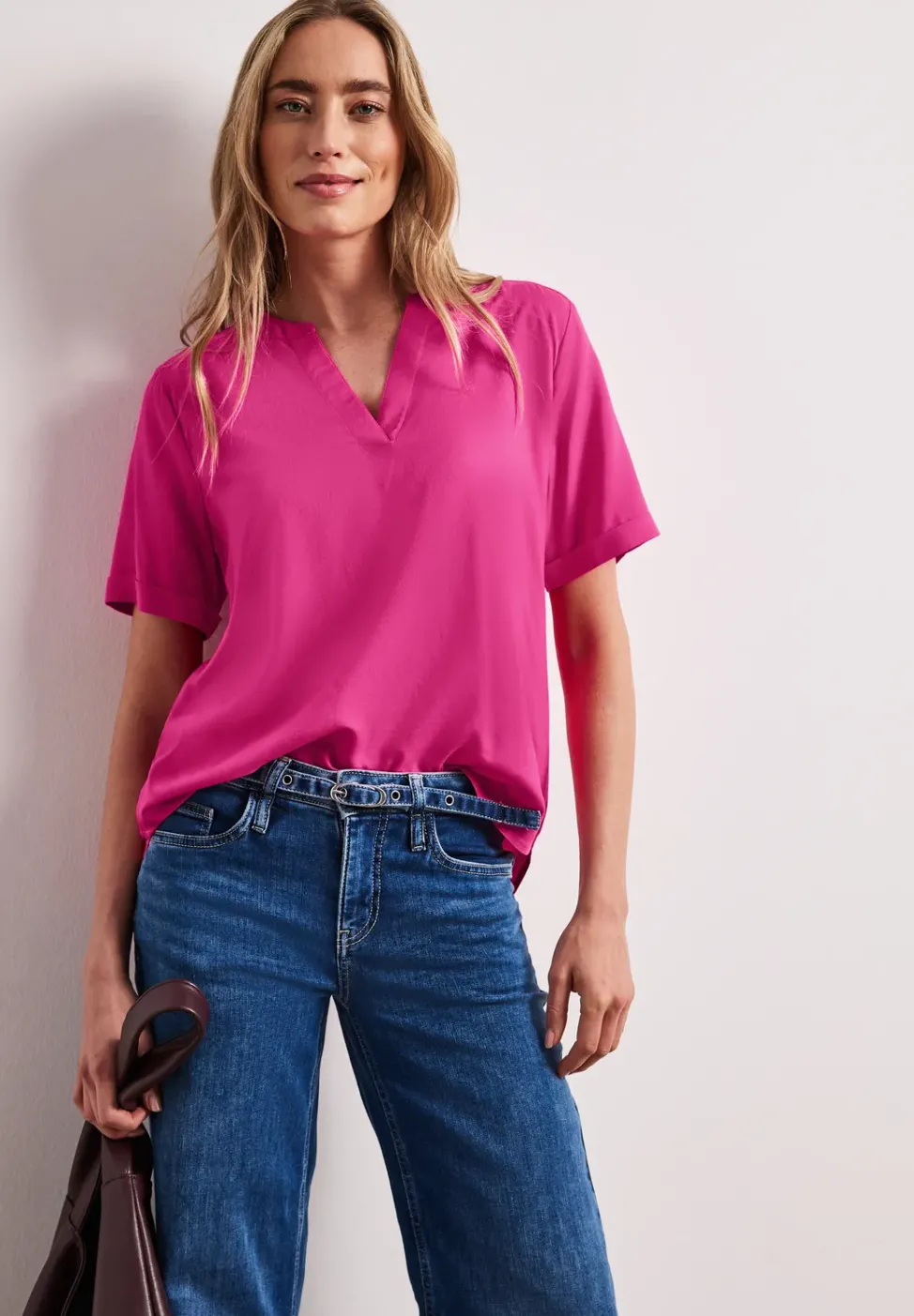Blouse à manches courtes avec col fendu en couleur unie