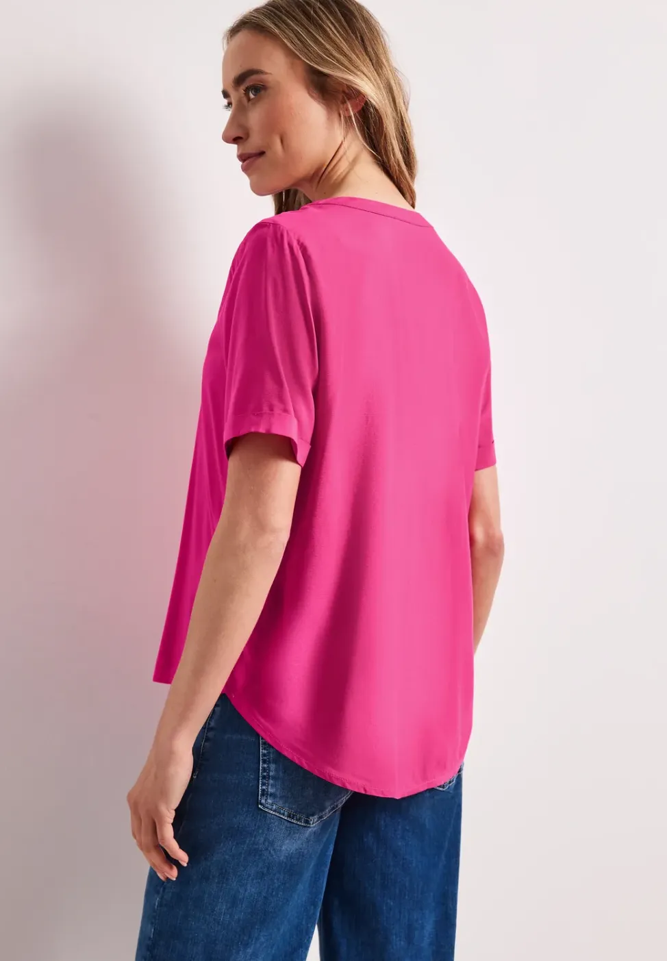 Blouse à manches courtes avec col fendu en couleur unie