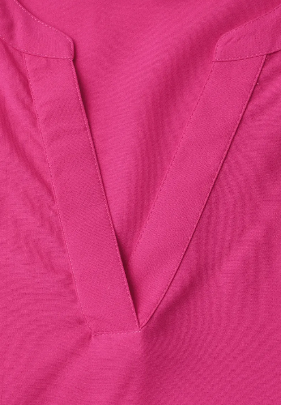 Blouse à manches courtes avec col fendu en couleur unie