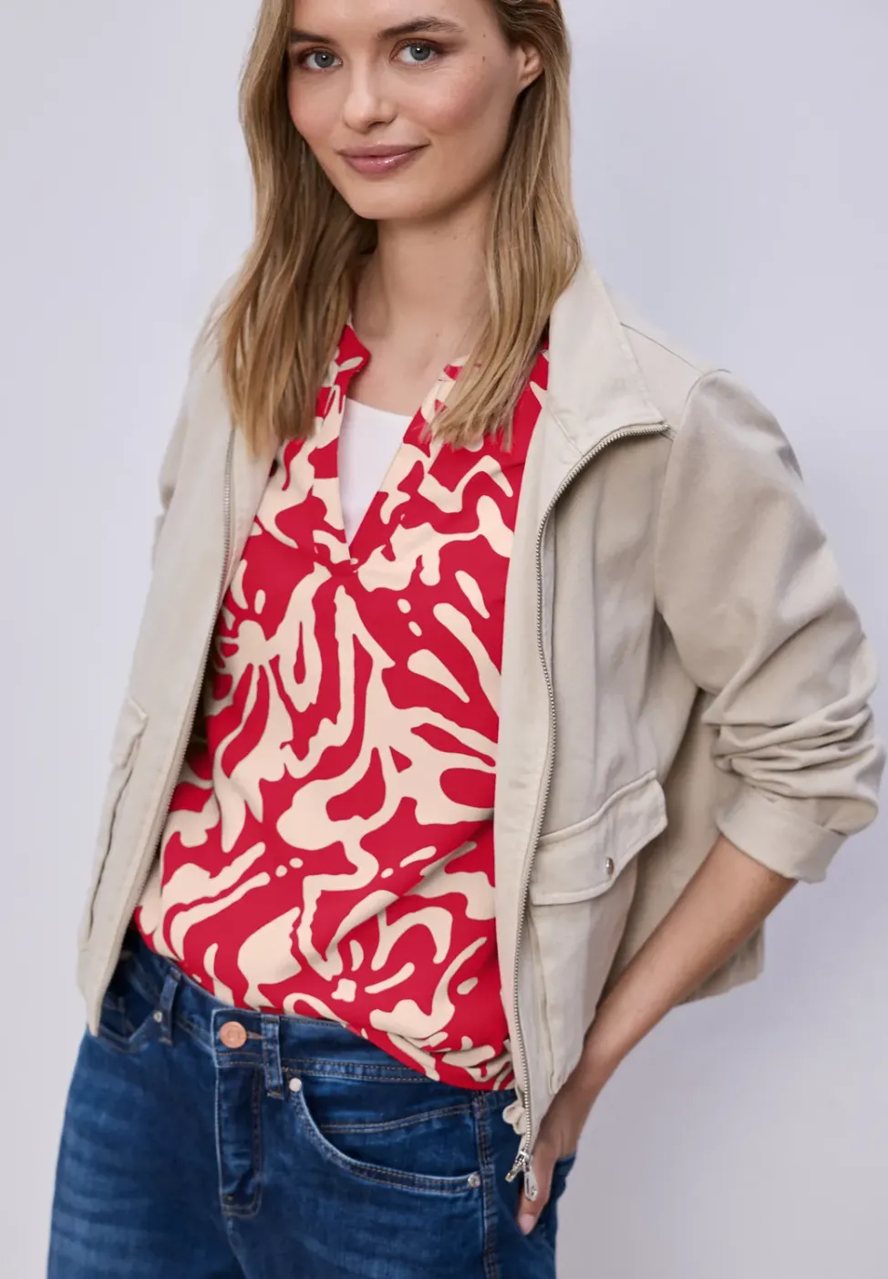 Blouse à manches courtes avec motif floral