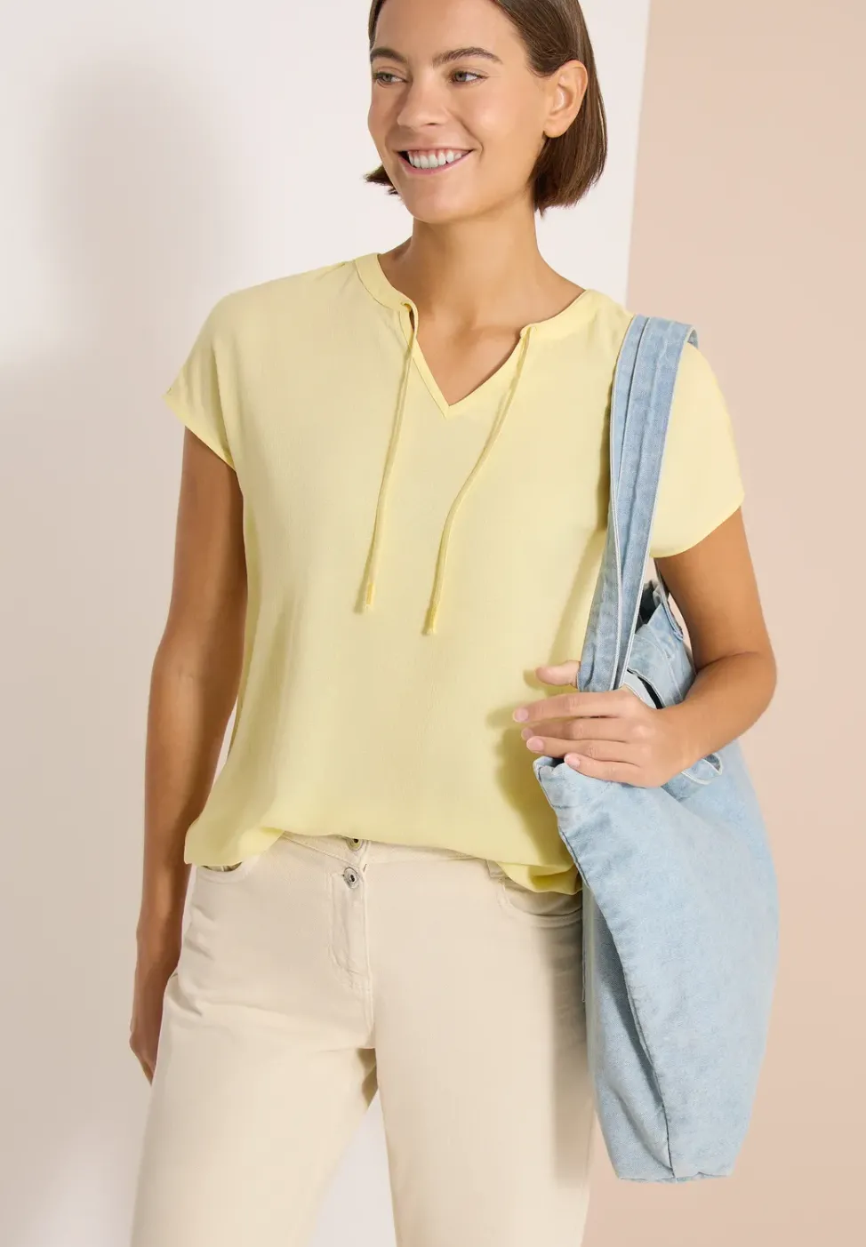 Blouse à manches courtes avec mélange de structures
