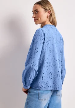 Blouse brodée à col fendu