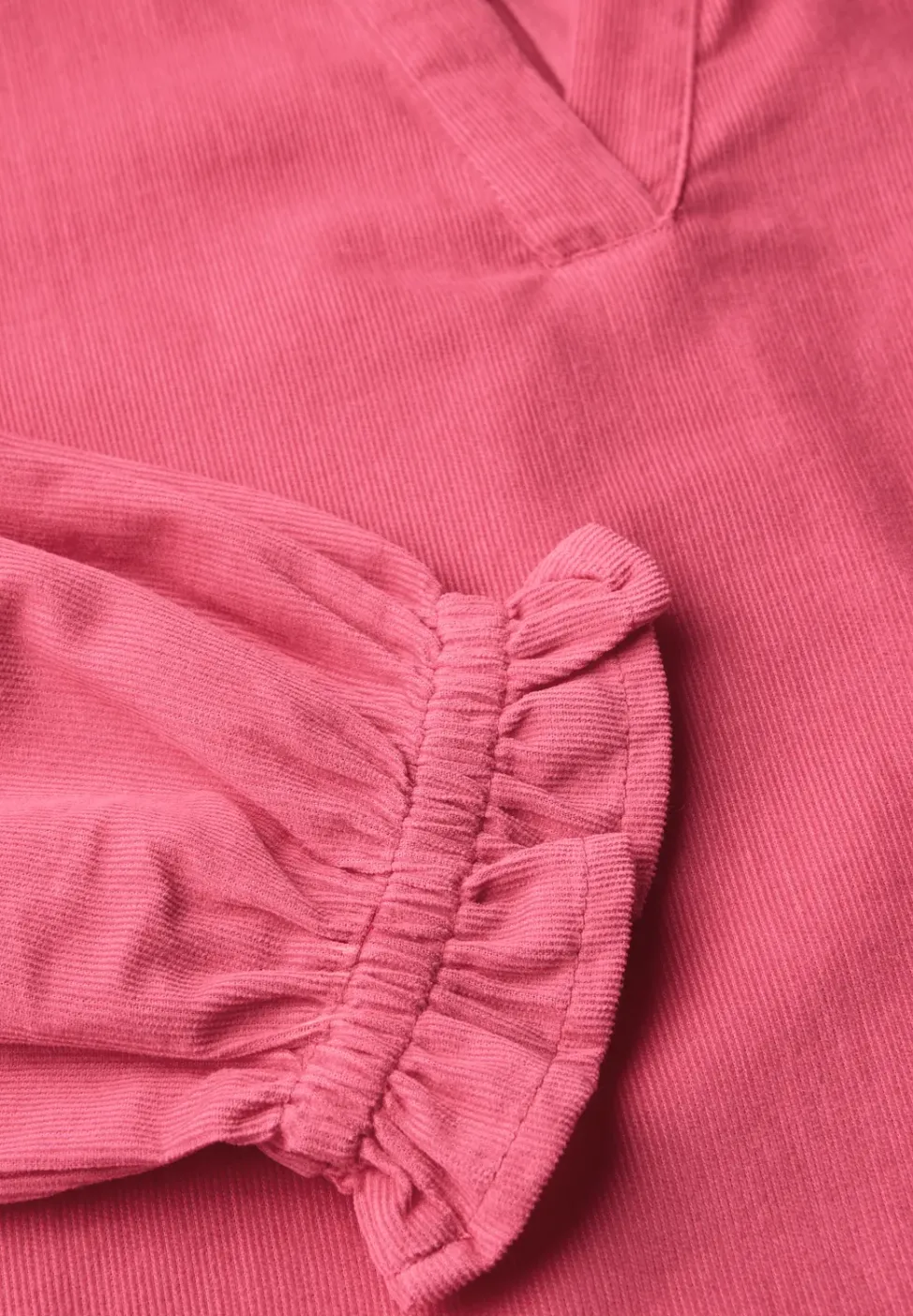 Blouse en velours côtelé avec détails à volants