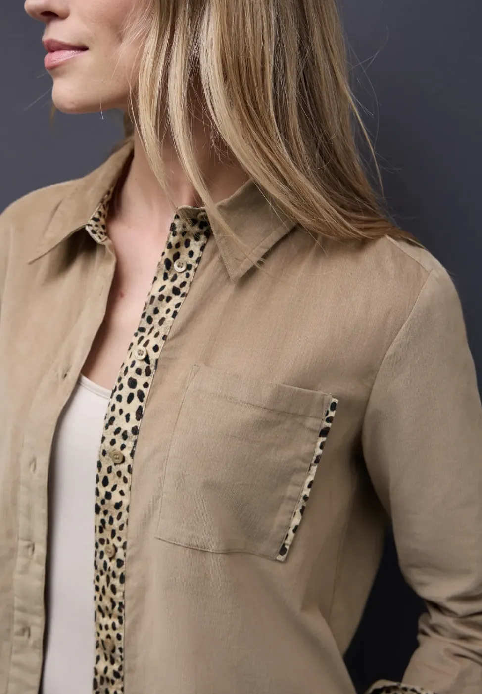 Blouse en velours côtelé avec détails de taille