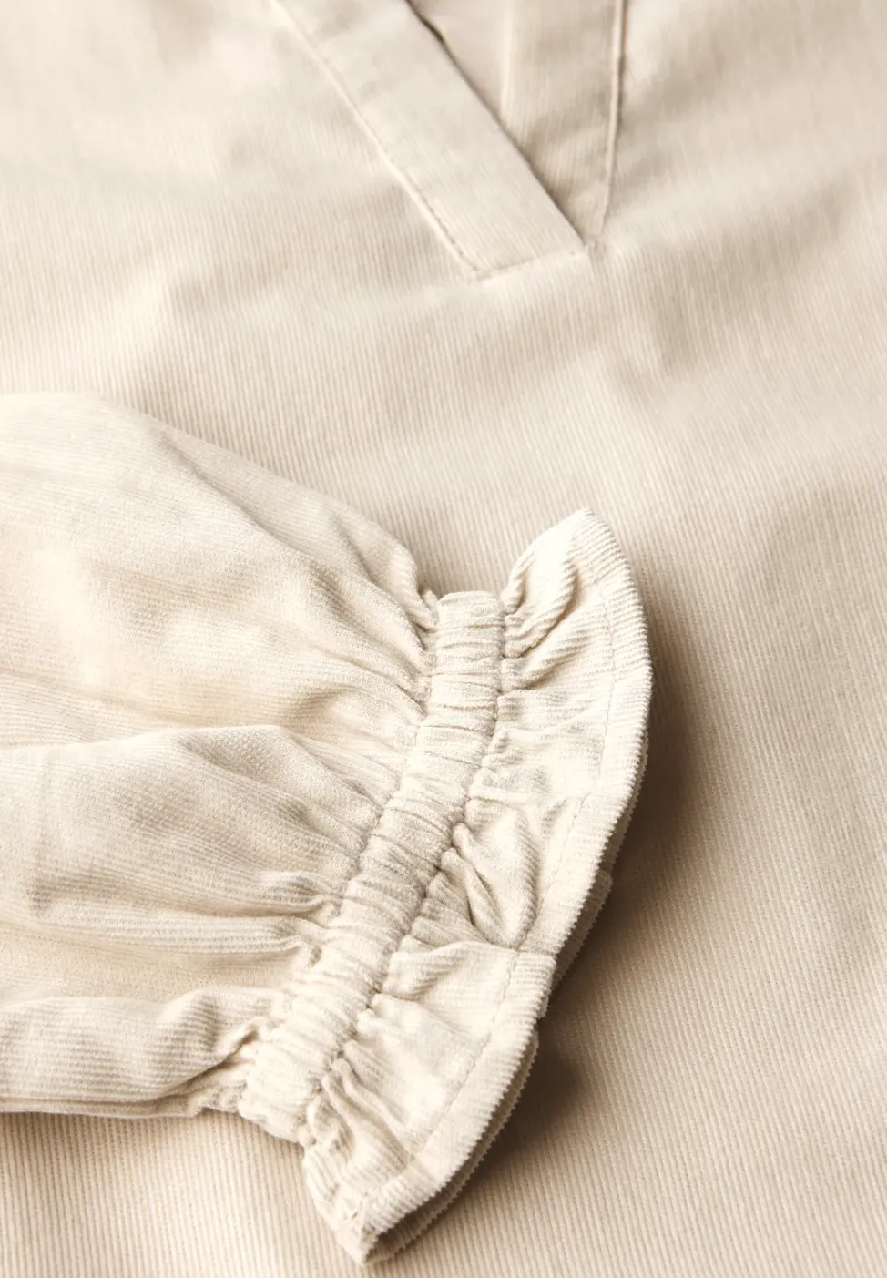Blouse en velours côtelé avec détails à volants