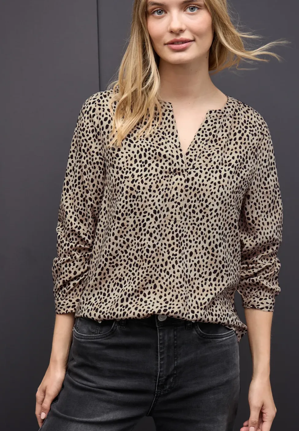 Blouse Leo Split Neck