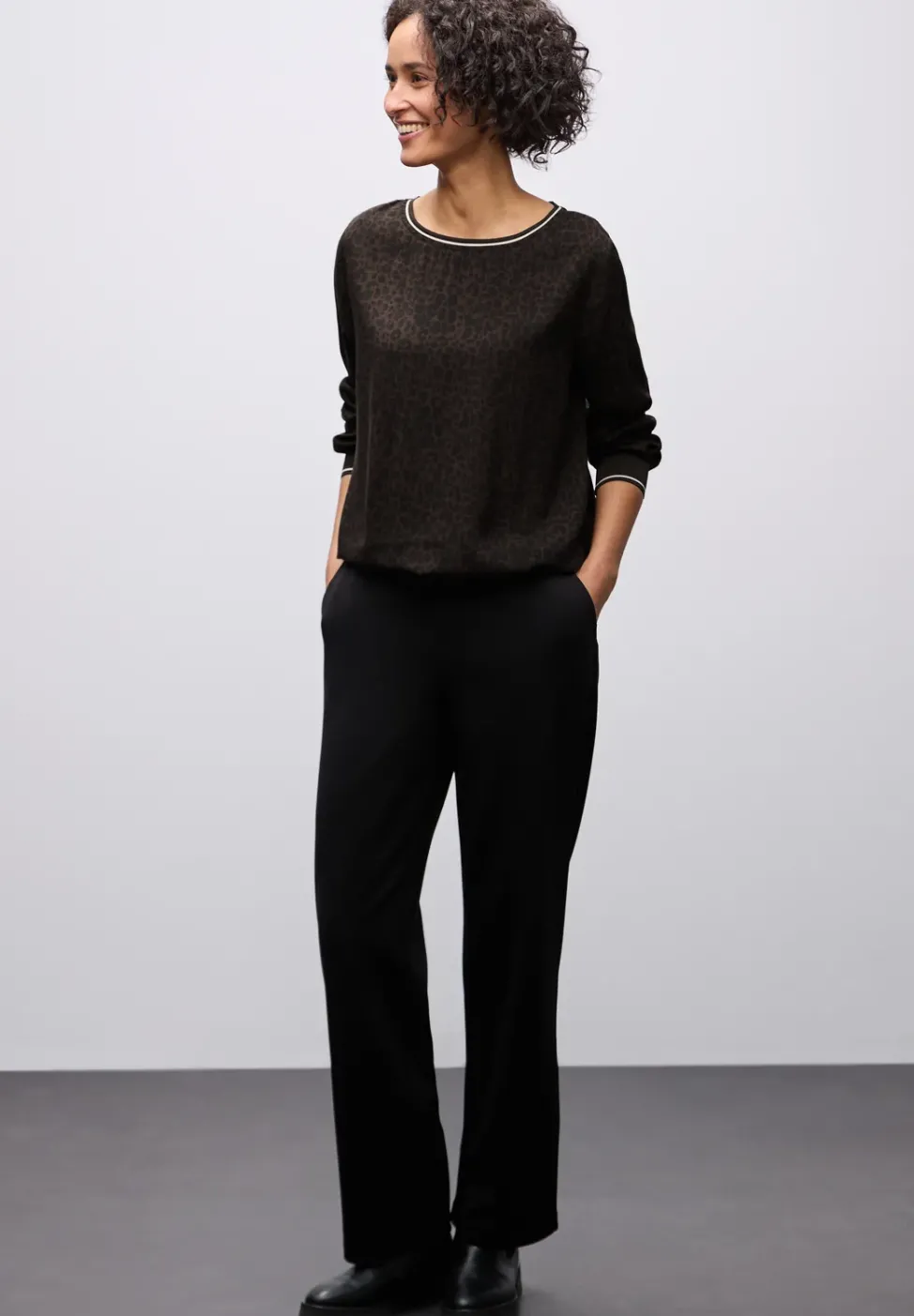 Blouse léopard avec détails en bande