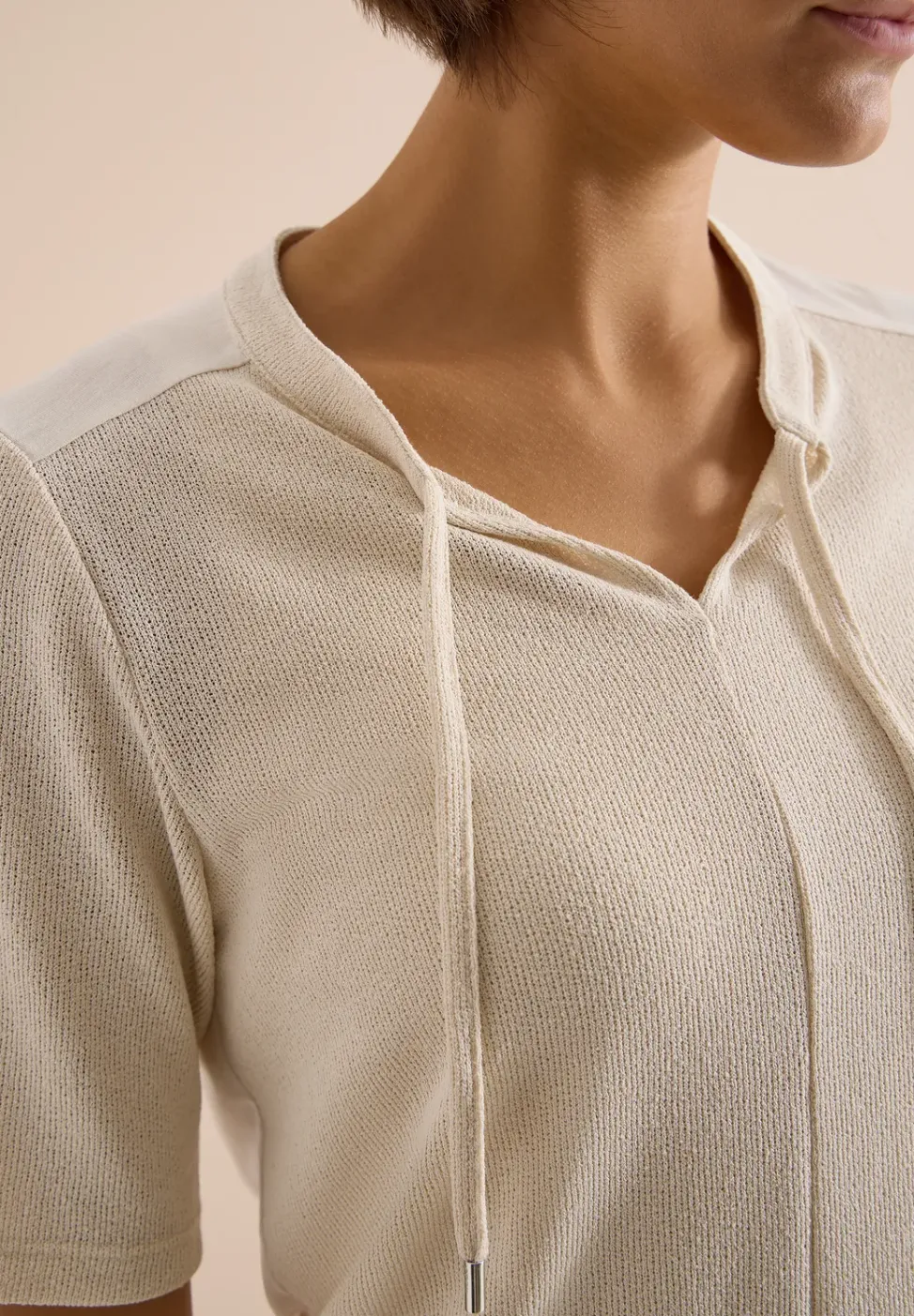 Blouse manches courtes à col fendu et rubans