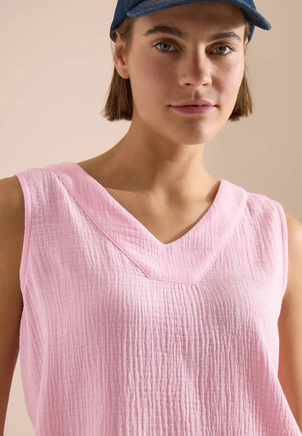 Blouse sans manches col V en mousseline