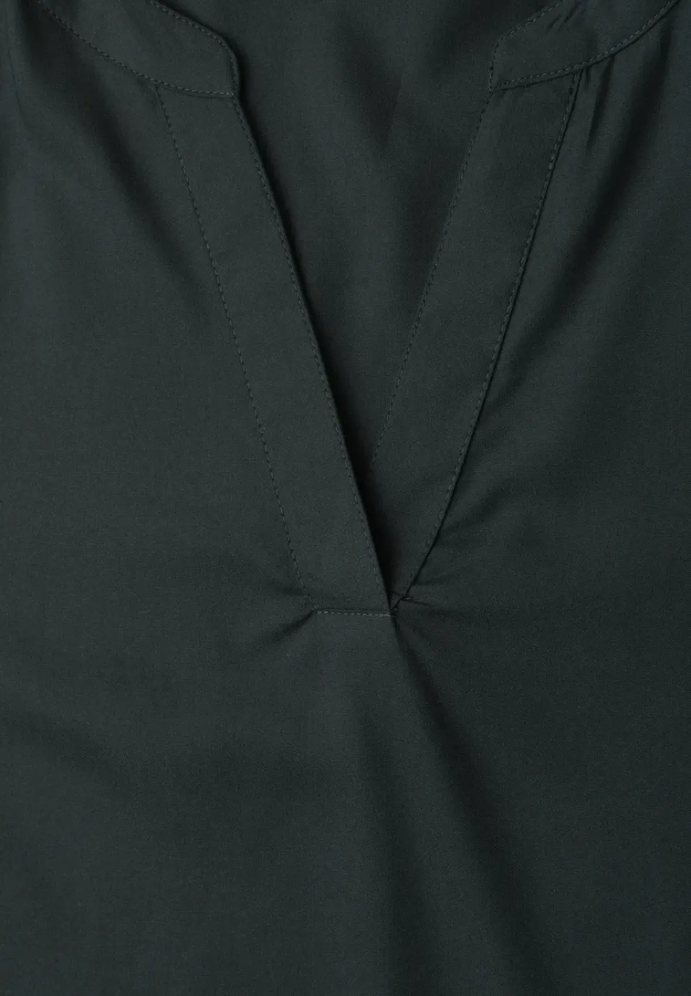 Blouse unie à col fendu