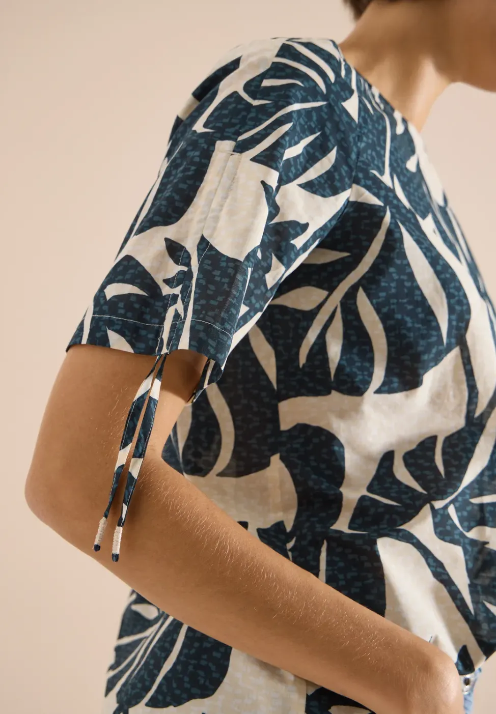 Blouse avec col rond et fronces