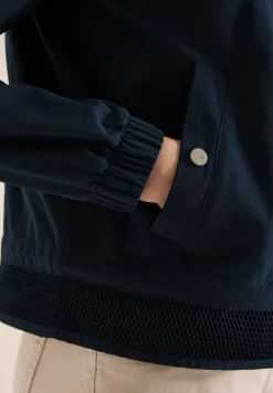 Blouson avec cordon de serrage et détails en mesh