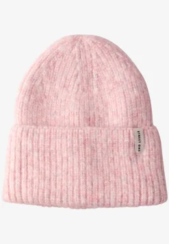 Bonnet tricoté avec une partie en laine