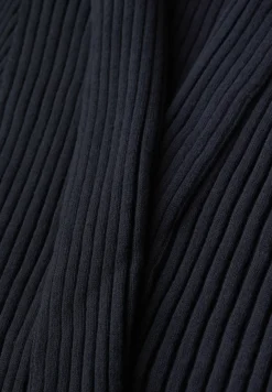 Cardigan Cutline