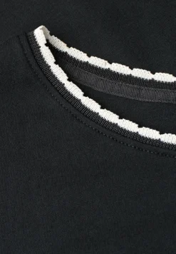 Chemise à épaules tombantes avec ruban décoratif