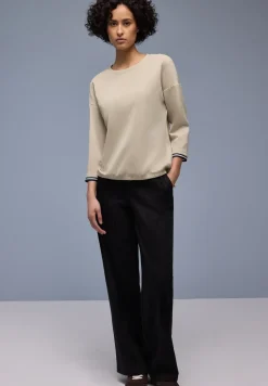 Chemise effet soyeux avec détails subtils