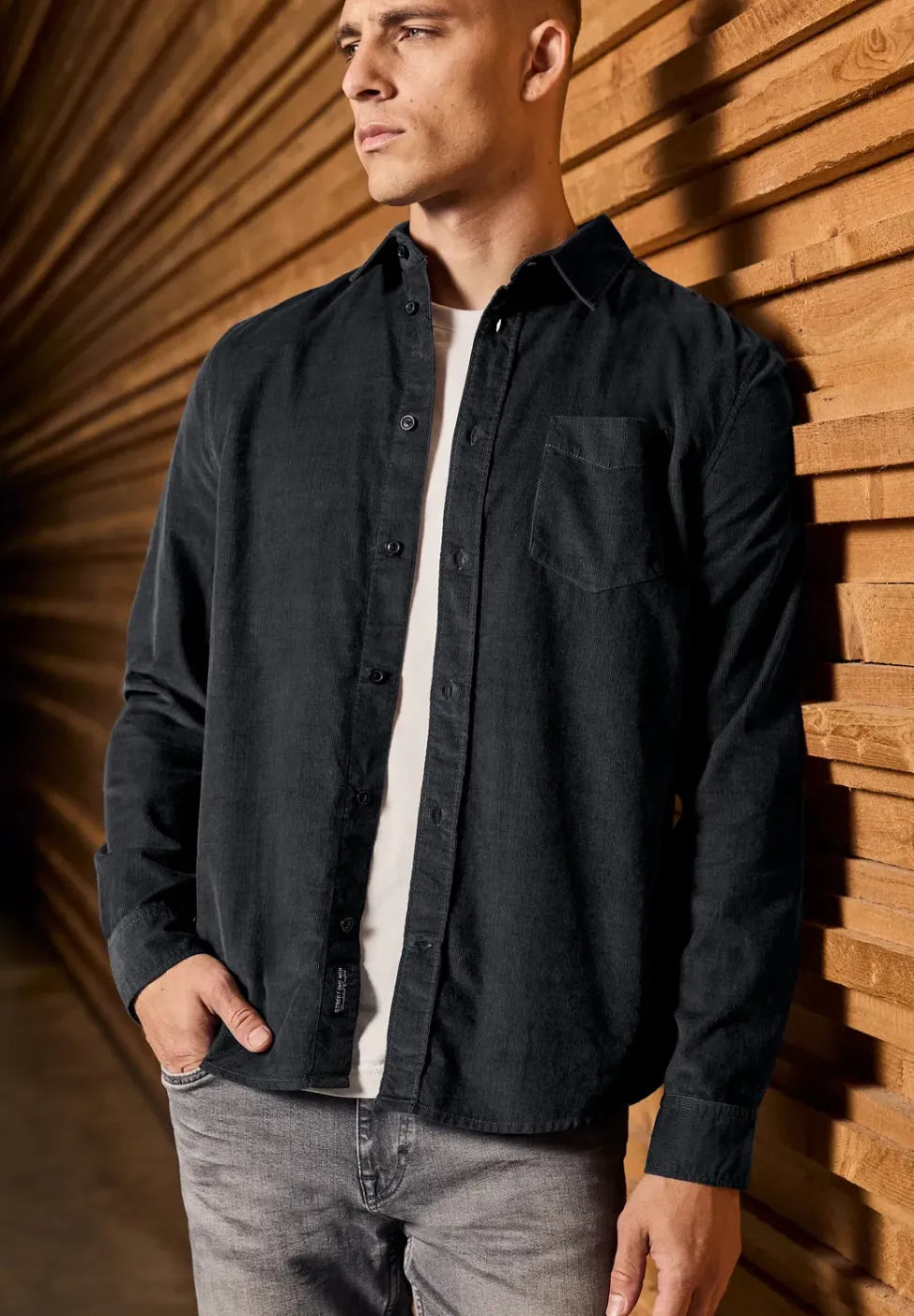 Chemise en velours côtelé doux