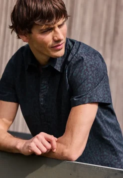 Chemise à manches courtes avec imprimé allover