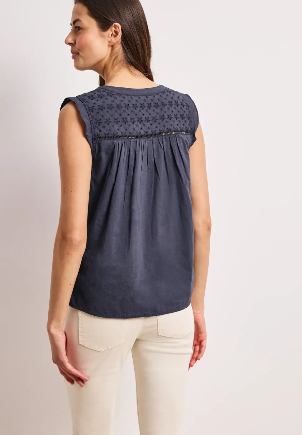 Chemisier top col fendu – détails shiffley