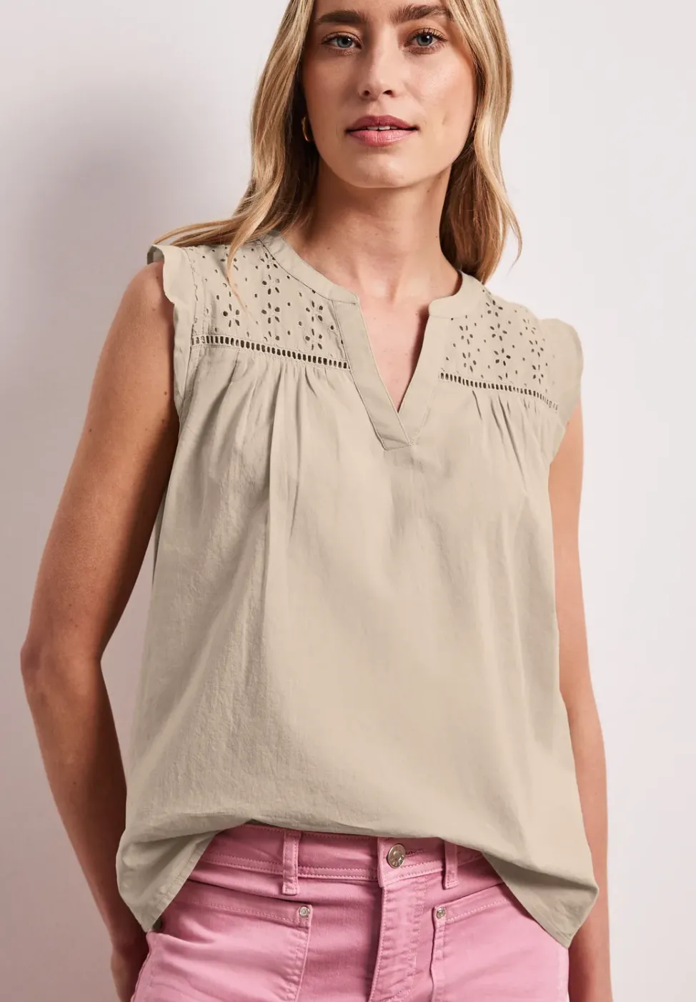 Chemisier top col fendu – détails shiffley