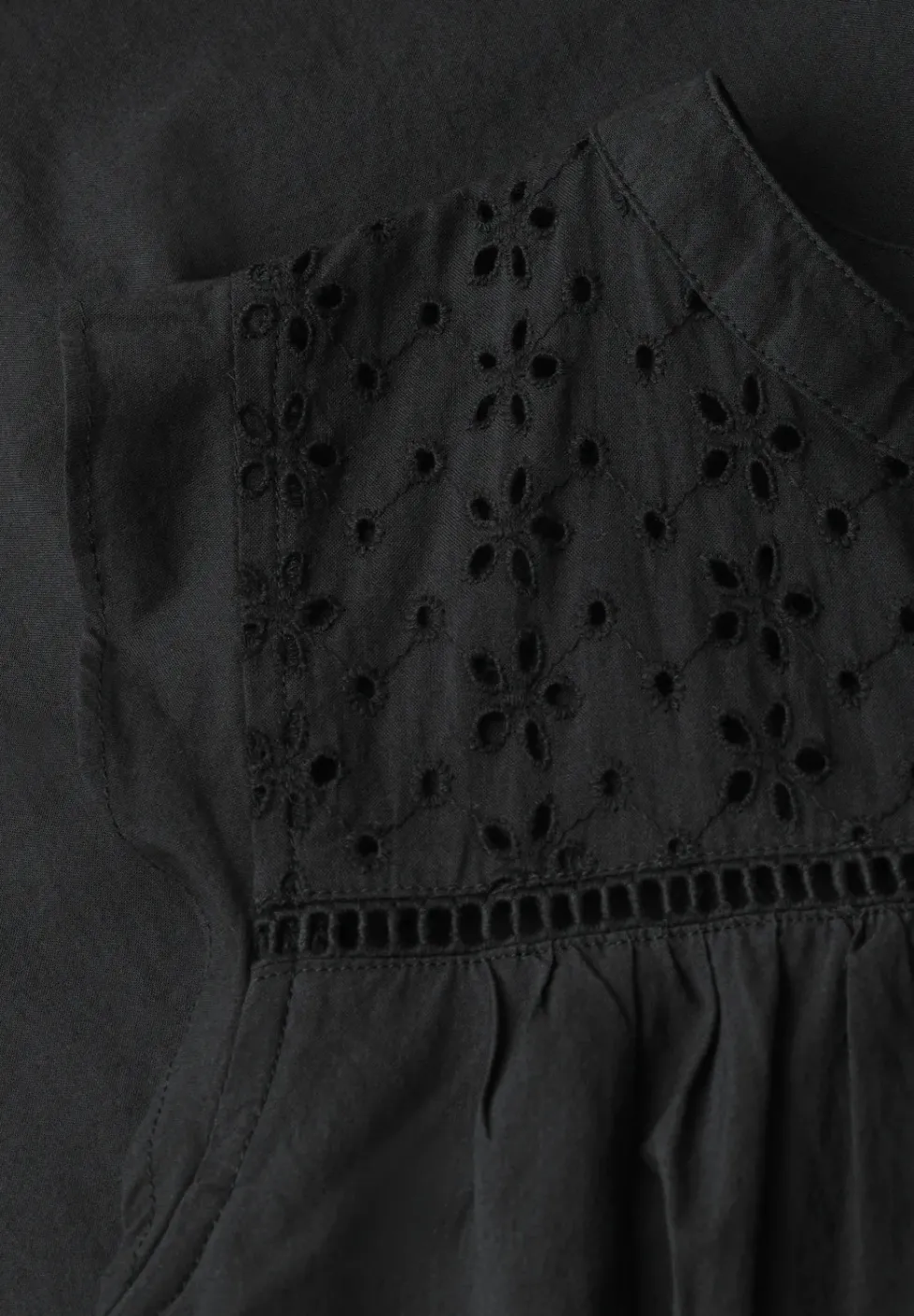 Chemisier top col fendu – détails shiffley