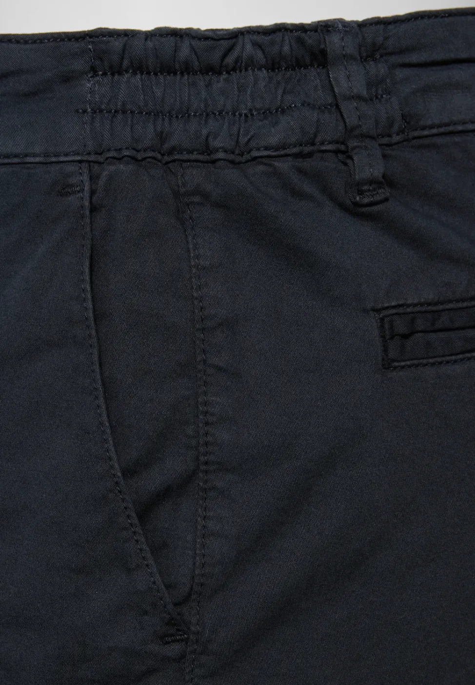 Chino avec ceinture stretch