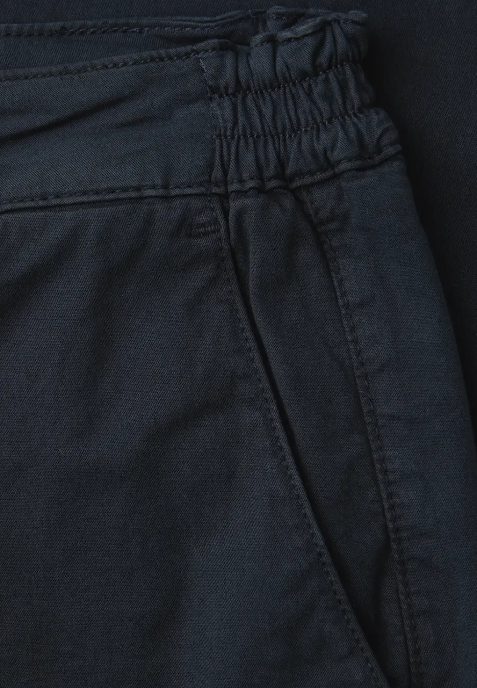 Chino avec ceinture stretch
