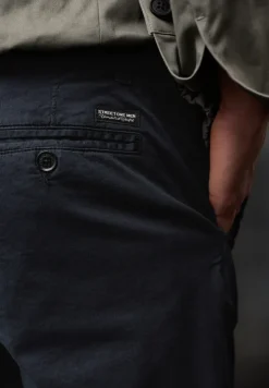 Chino avec ceinture stretch