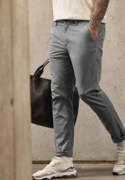 Chino avec ceinture stretch