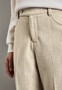 Chino avec détail de boutons