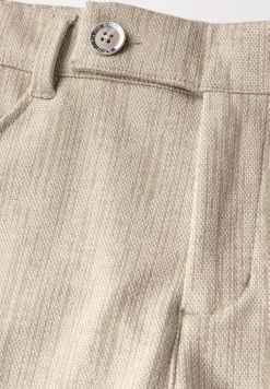 Chino avec détail de boutons