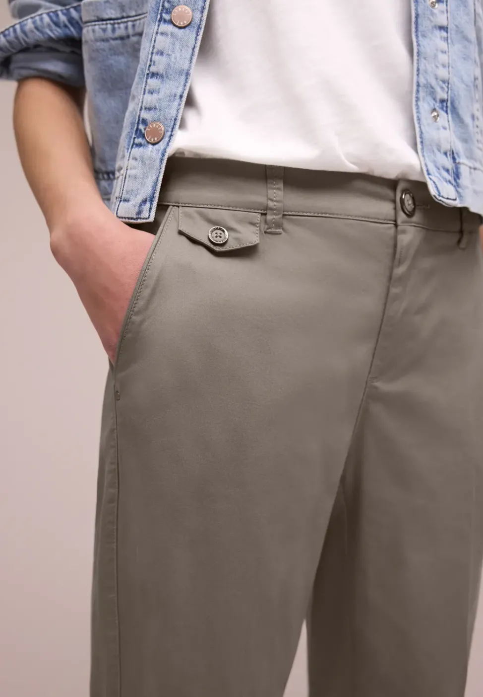 Chino en coupe casual dans une qualité douce