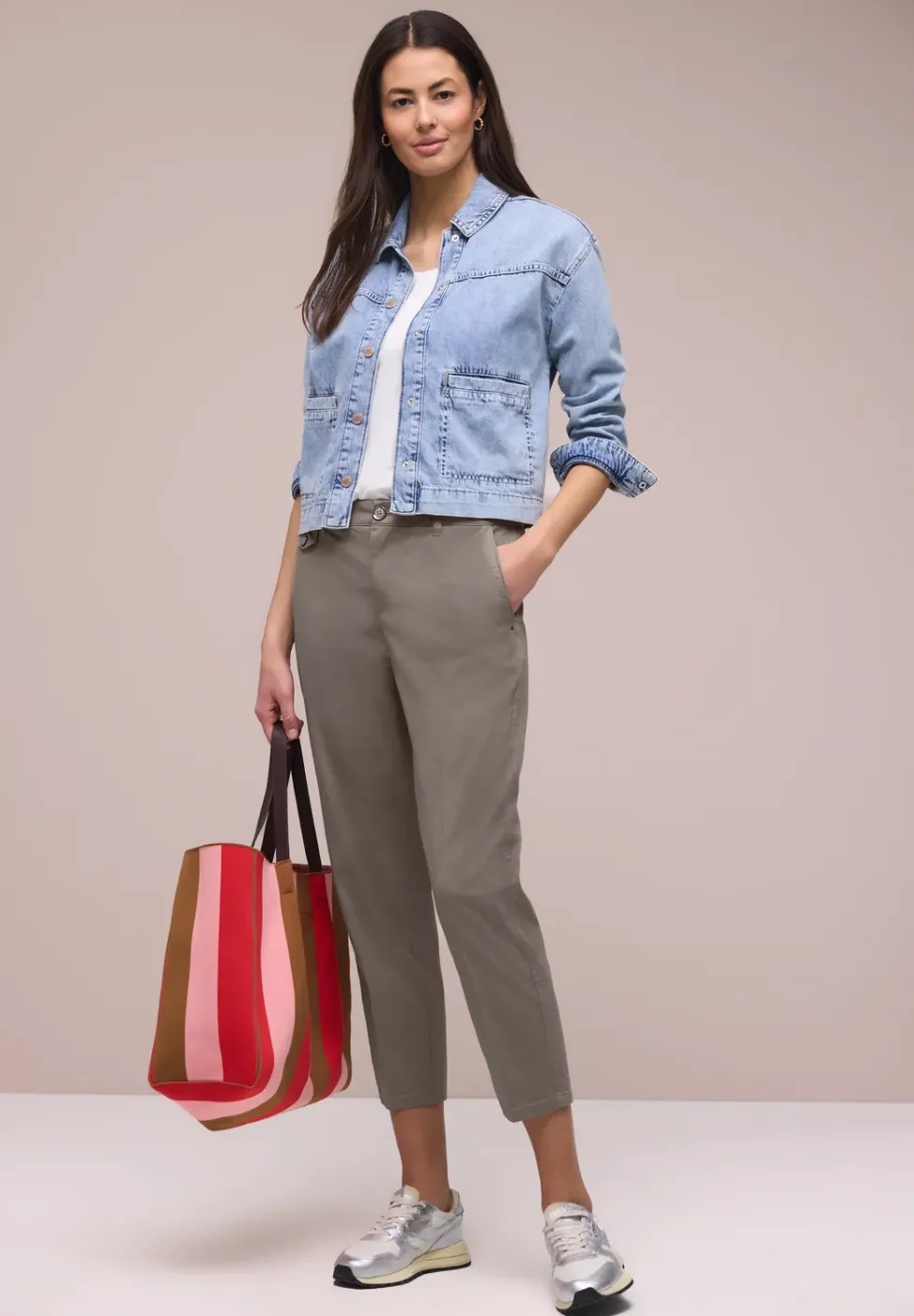 Chino en coupe casual dans une qualité douce