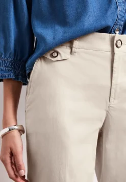 Chino en coupe casual dans une qualité douce