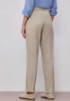 Chino en coupe casual dans une qualité douce