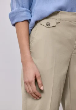 Chino en coupe casual dans une qualité douce